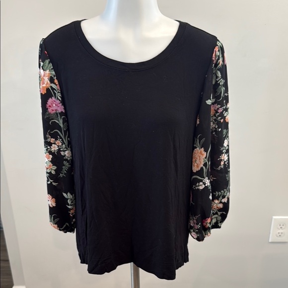 Counterparts Tops - Counterparts Medium Black and Pink 3/4 Floral Sleeve Relaxed Blouse